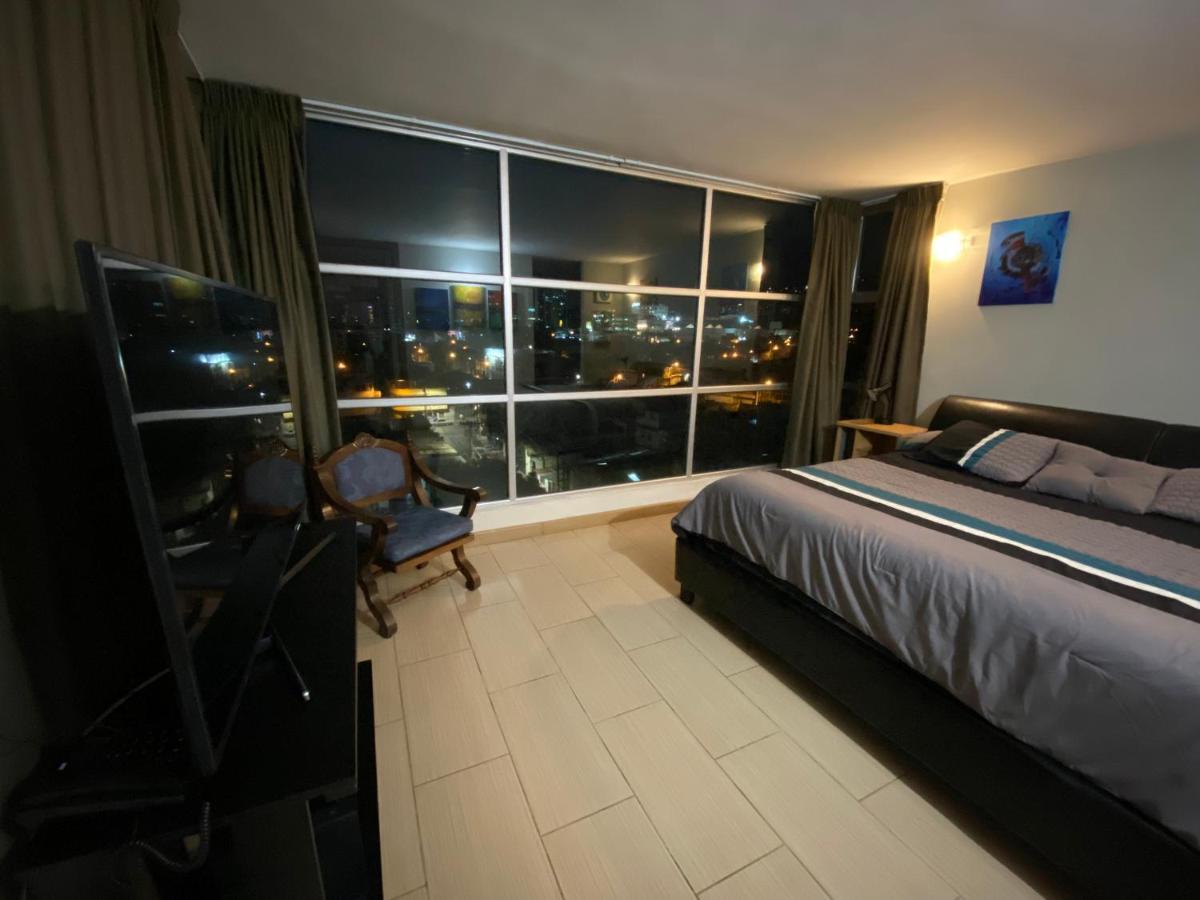 2 Rooms, 1 King Size Bed, 64" Smart Hdtv グアテマラシティ エクステリア 写真