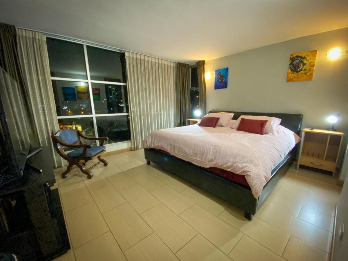 2 Rooms, 1 King Size Bed, 64" Smart Hdtv グアテマラシティ エクステリア 写真
