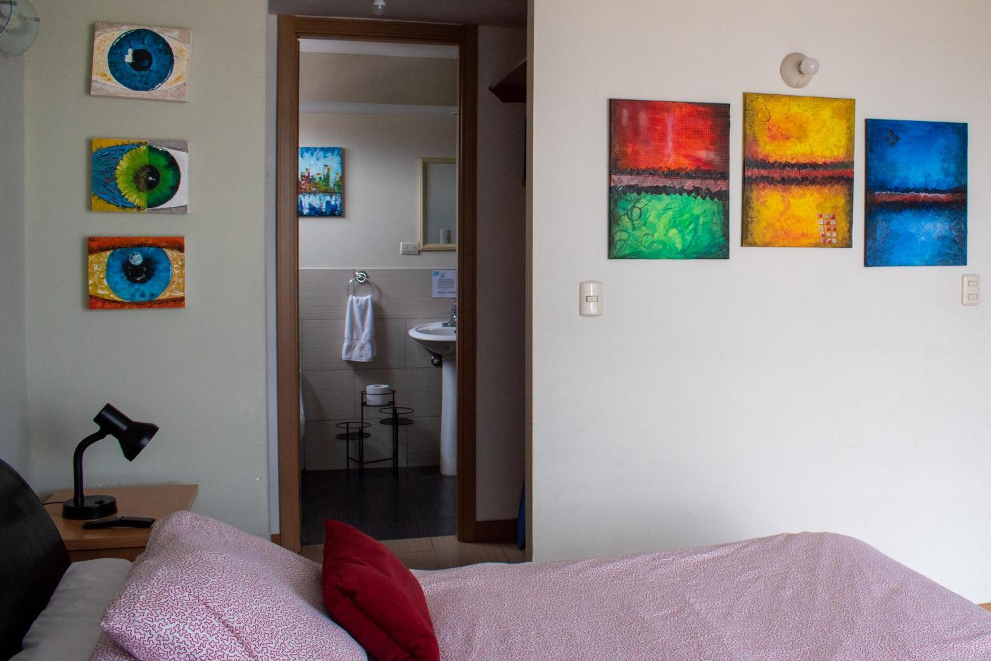 2 Rooms, 1 King Size Bed, 64" Smart Hdtv グアテマラシティ エクステリア 写真